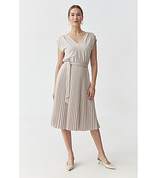 Бежова плетена рокля с плисирана пола LURI снимка