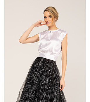 Бял сатенен топ  снимка