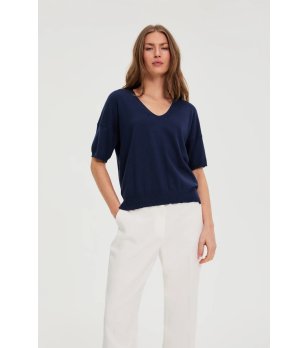 Дамска тъмносиня блуза с V-образно деколте снимка