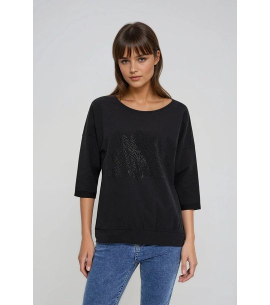 Черна блуза с 3/4 ръкав и декорация с камъчета снимка