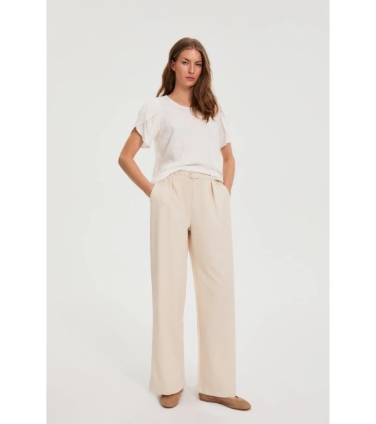 Дамски бежови панталон с широк крачол снимка