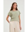 Дамска памучна блуза в маслиненозелен цвят-0 снимка