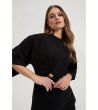 Дамска черна тениска с декоративна апликация-0 снимка