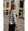 Дамска риза в пречупено бяло на черни цветя-3 снимка