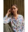 Дамска многоцветна риза с флорален принт KO-3 снимка
