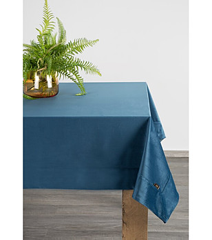 Тъмносиня велветова покривка с декоративен кант 145x180 см снимка