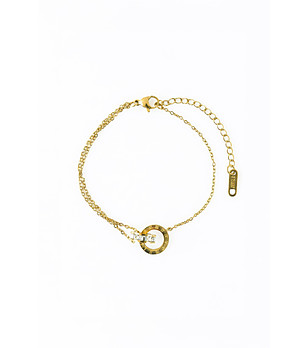 Златиста дамска гривна с кръгла висулка и прозрачни камъни снимка